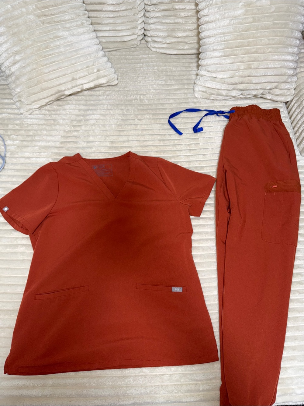 Medium FIGS Women's scrub set - rust